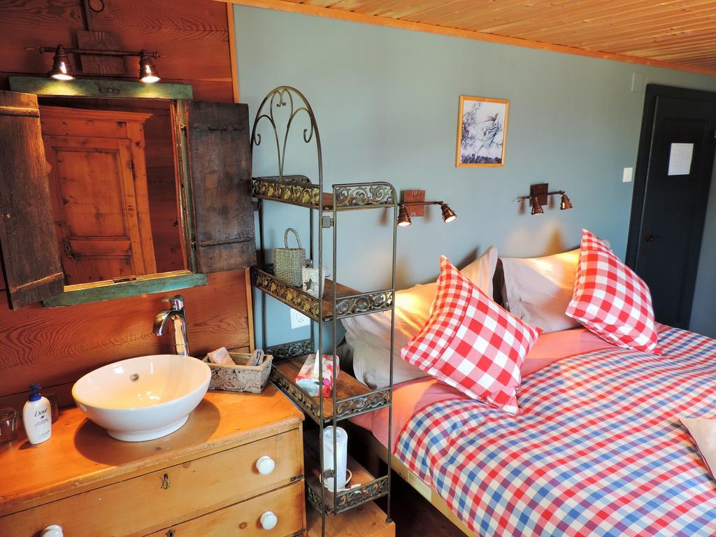Bed and Breakfast La Demeure Des Elfes Albinen Zimmer foto